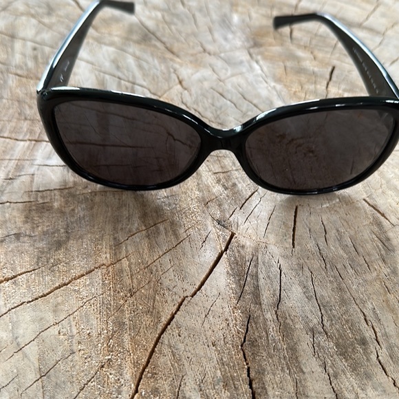 ASO Duchess Kate. Givenchy sunglasses. - Picture 2 of 4